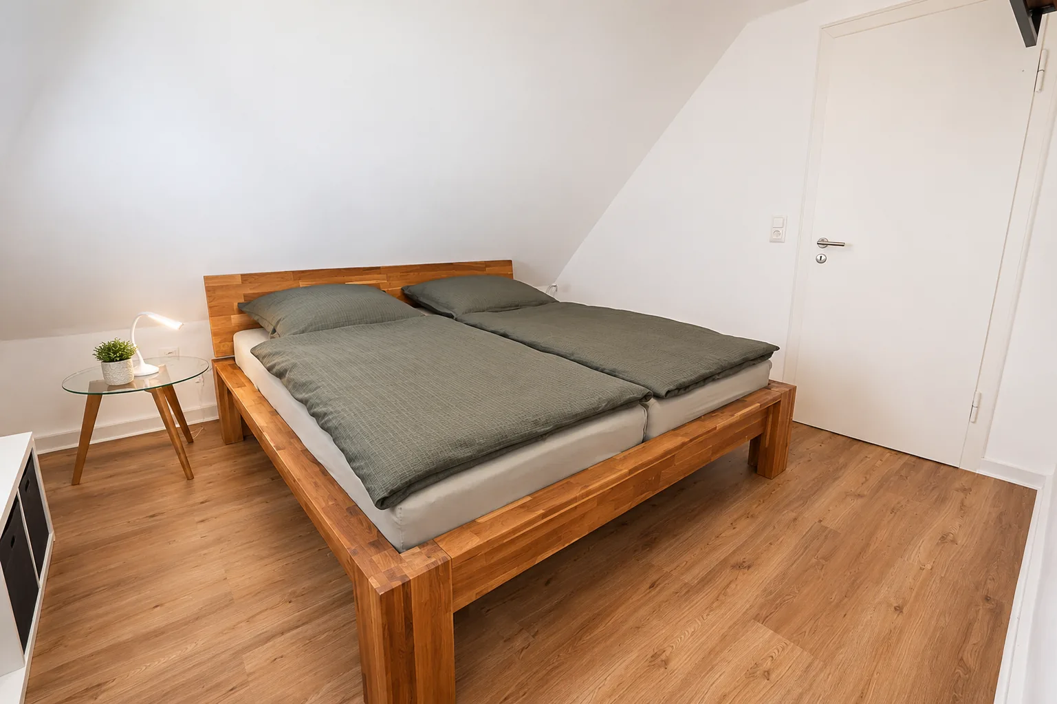 Möbliertes Schlafzimmer für Wohnen auf Zeit in Remscheid